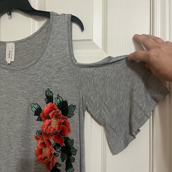 Ladies Gray Cold Shoulder top with rose detail - Picture 2 of 4
